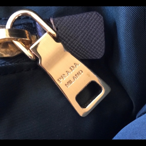 (Used) Prada tote. Dark green. Slight discoloration - Picture 9 of 10